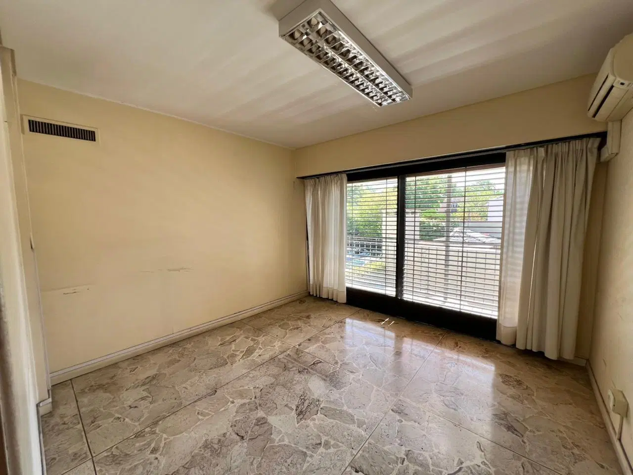 Alquiler oficinas en bloque en Martinez 8