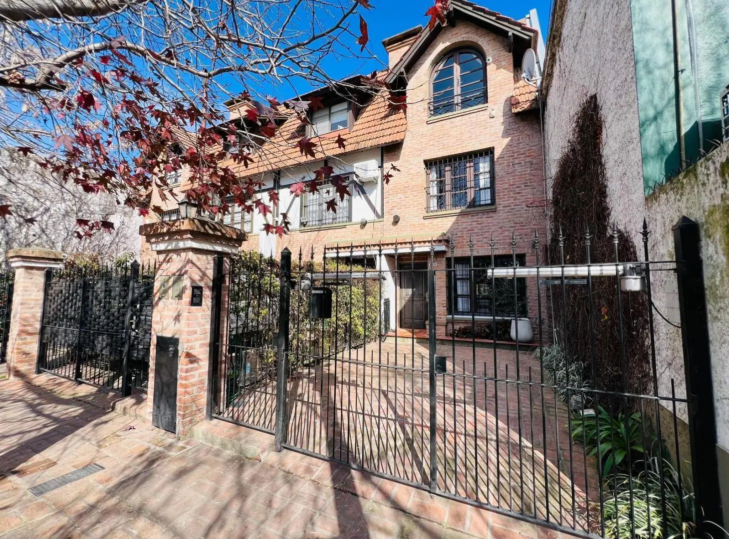 Casa 5 ambientes en venta en Martínez 2