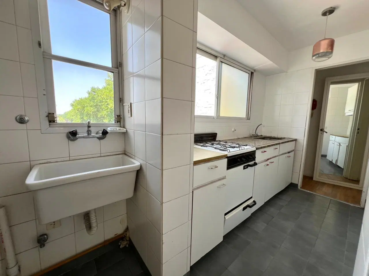 Departamento de 3 ambientes con cochera y baulera en venta en Martínez 2