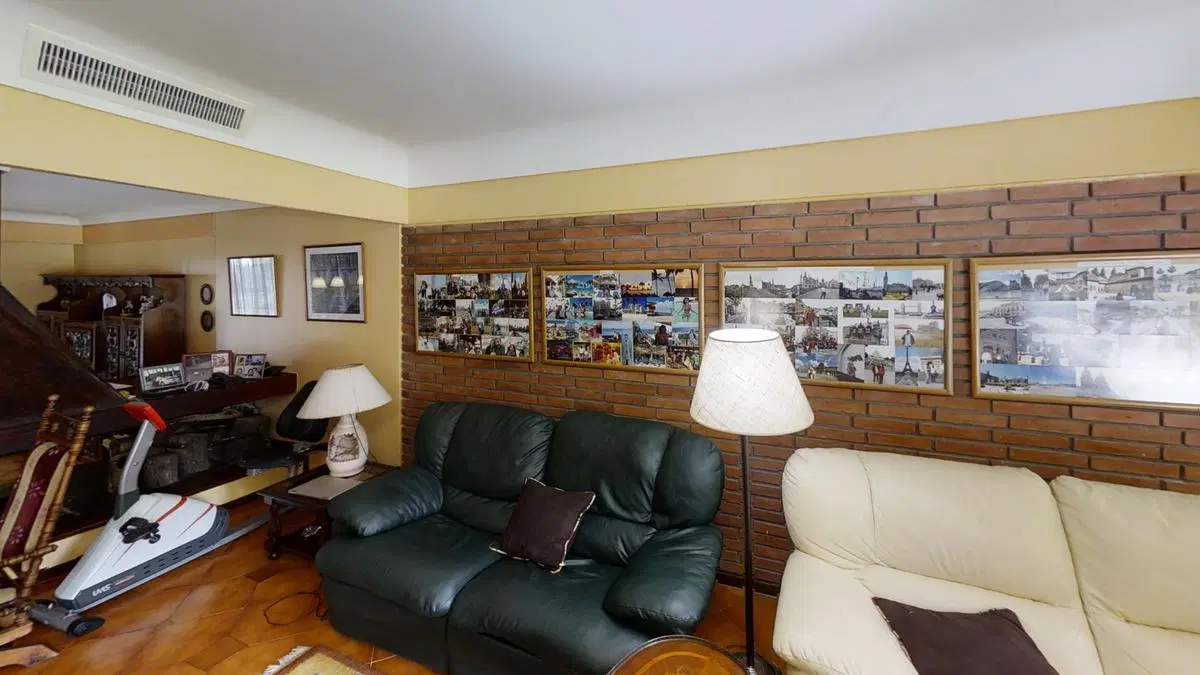 Excelente casa de 6 ambientes con jardín parquizado, quincho y pileta. 3