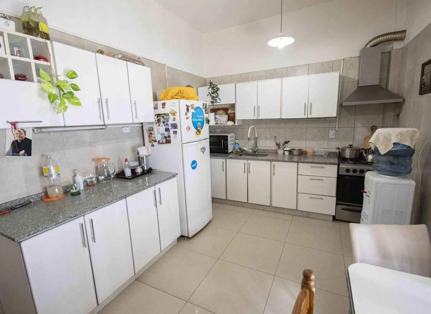 Casa de 5 ambientes con cochera y playroom en venta en Carapachay 2