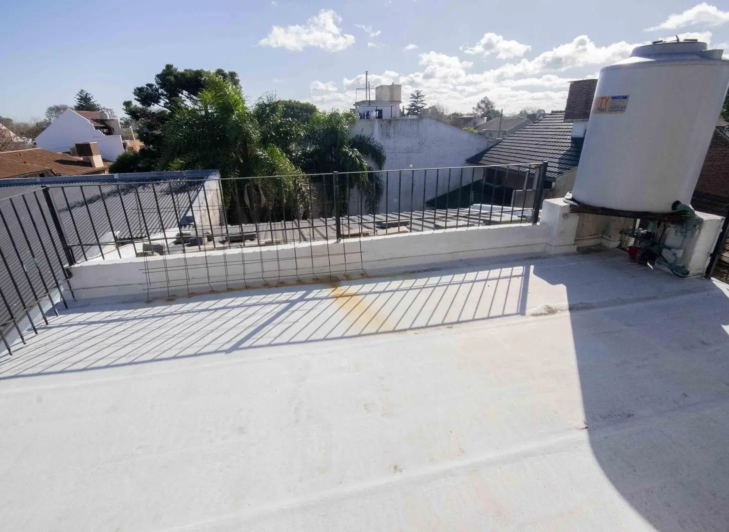 Casa de 5 ambientes con cochera y playroom en venta en Carapachay 8