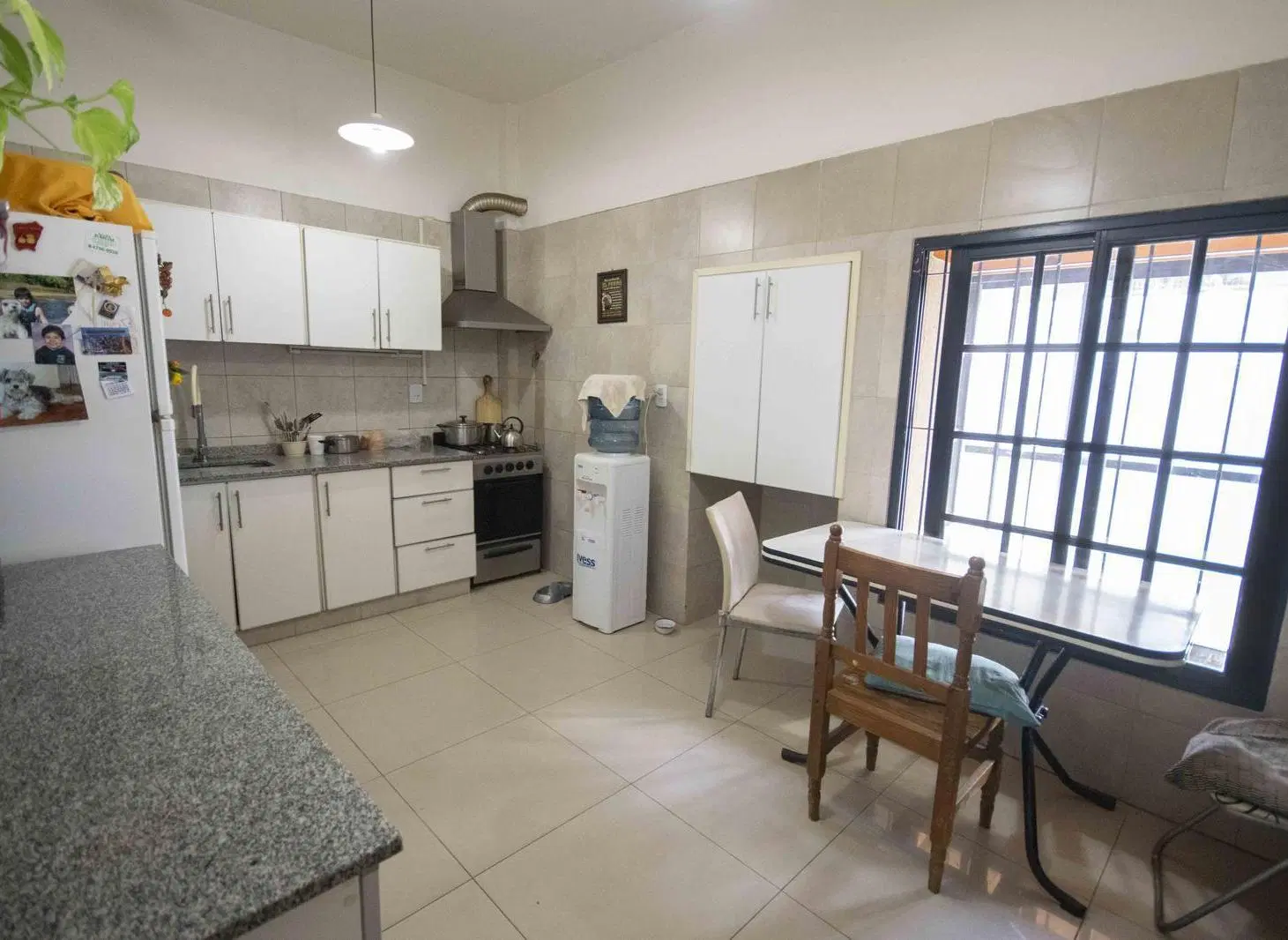 Casa de 5 ambientes con cochera y playroom en venta en Carapachay 4