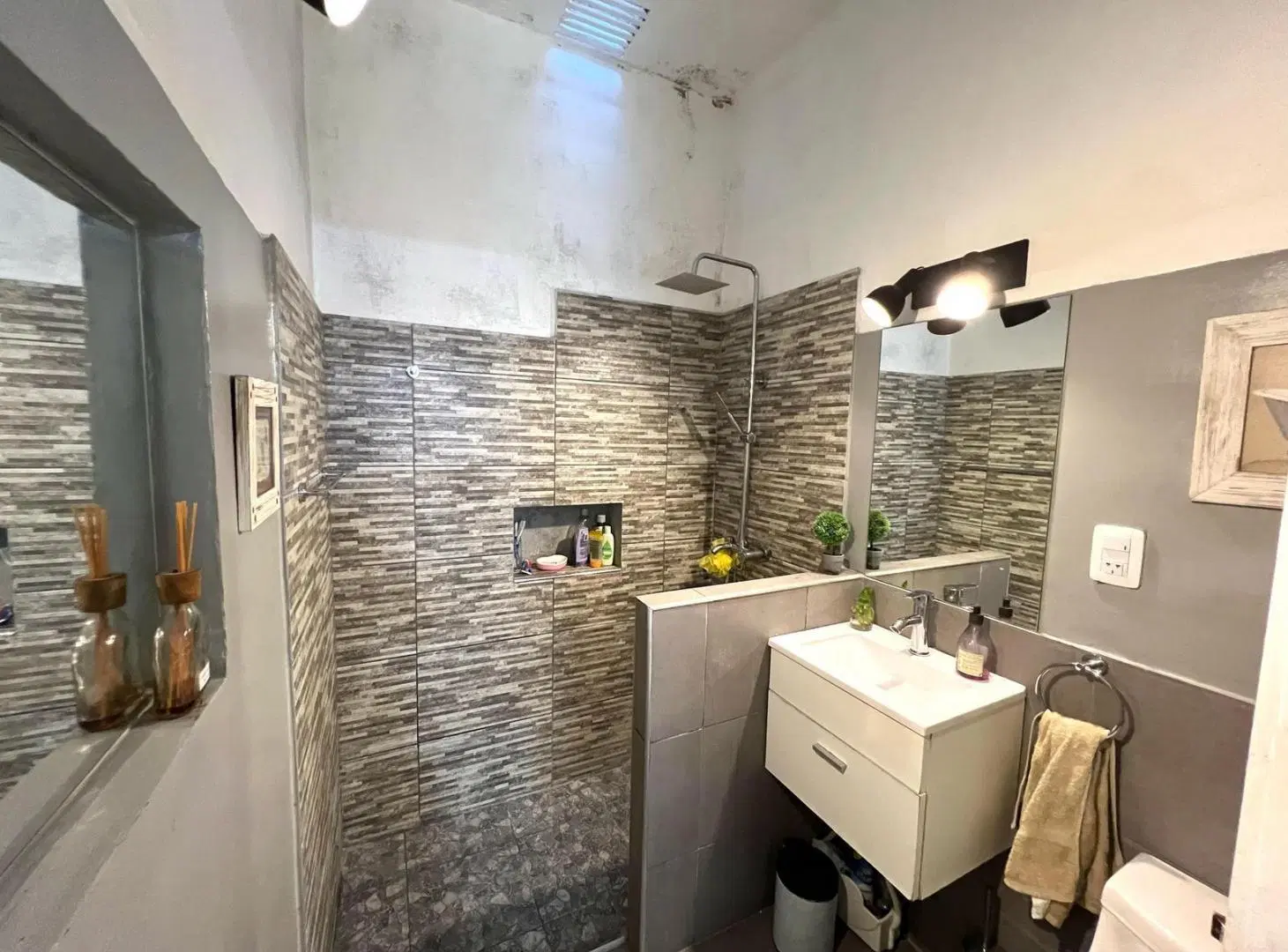 Casa 6 ambientes en venta con cocheras en Olivos 4