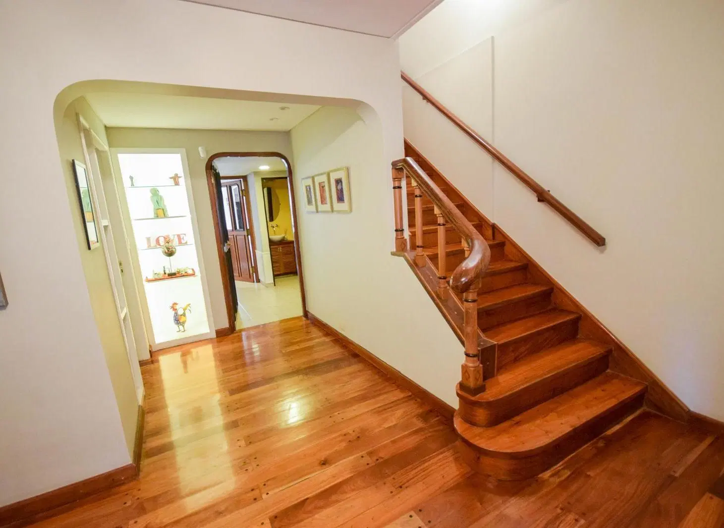 Casa 6 ambientes con pileta y cochera en venta en Martinez 1