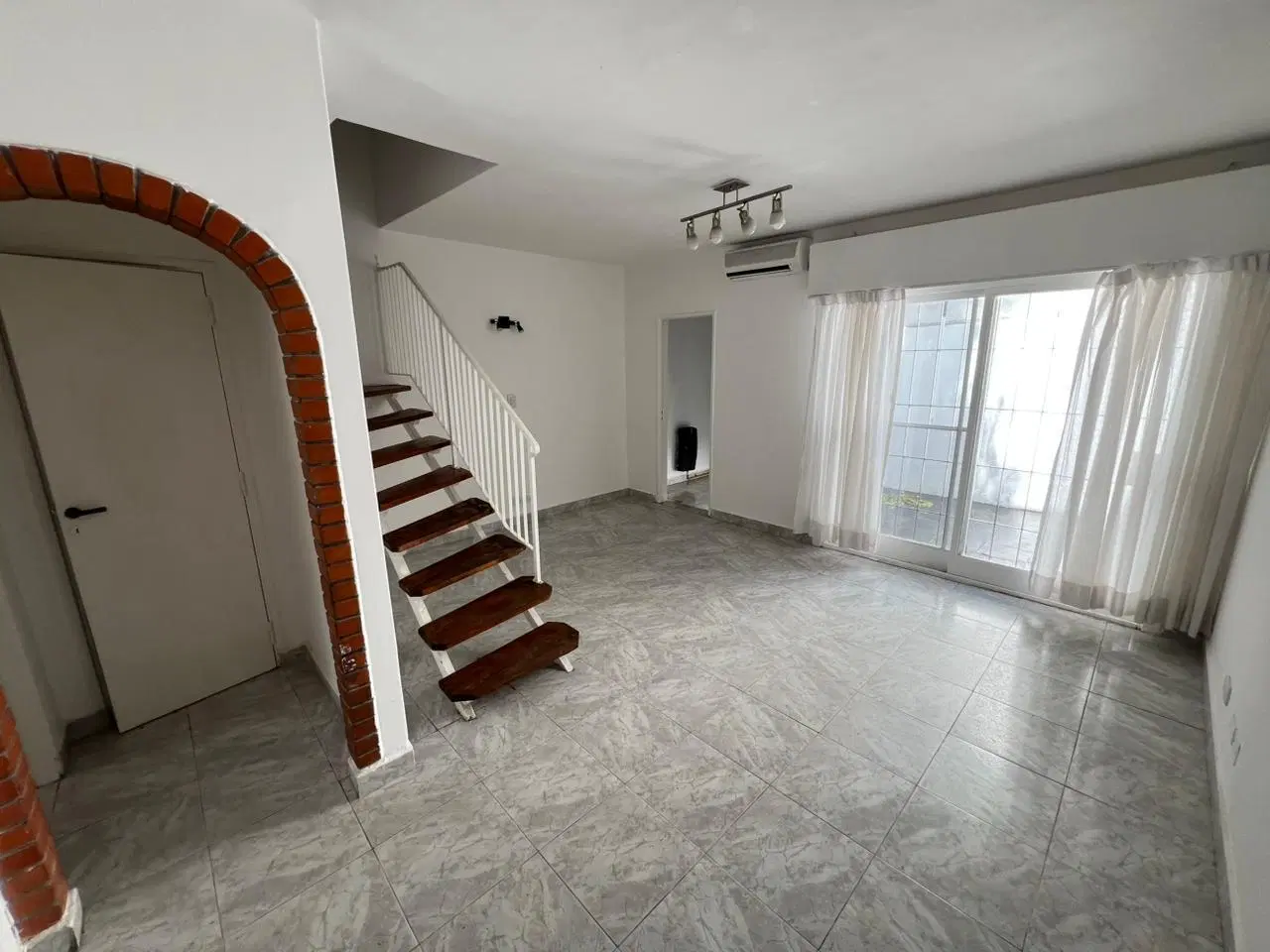 Duplex 4 ambientes en alquiler en Olivos 2