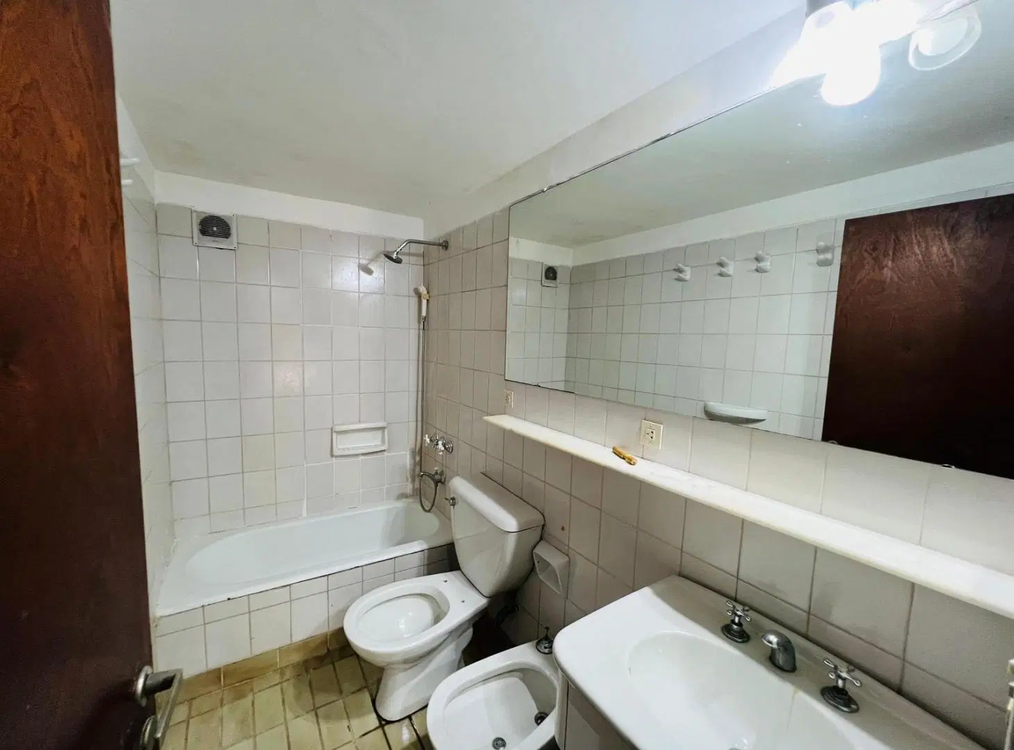 Departamento 3 ambientes en venta en San Isidro 2
