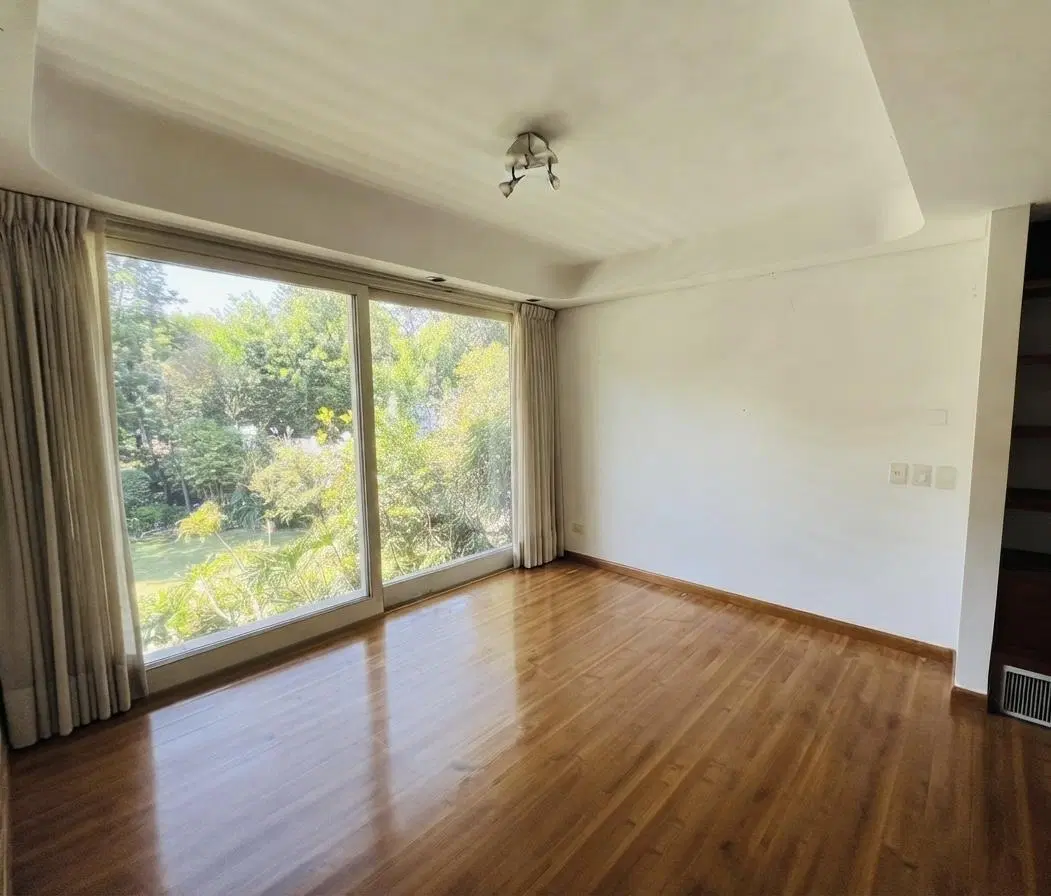 Casa de 4 ambientes más playroom en venta en Martinez 1