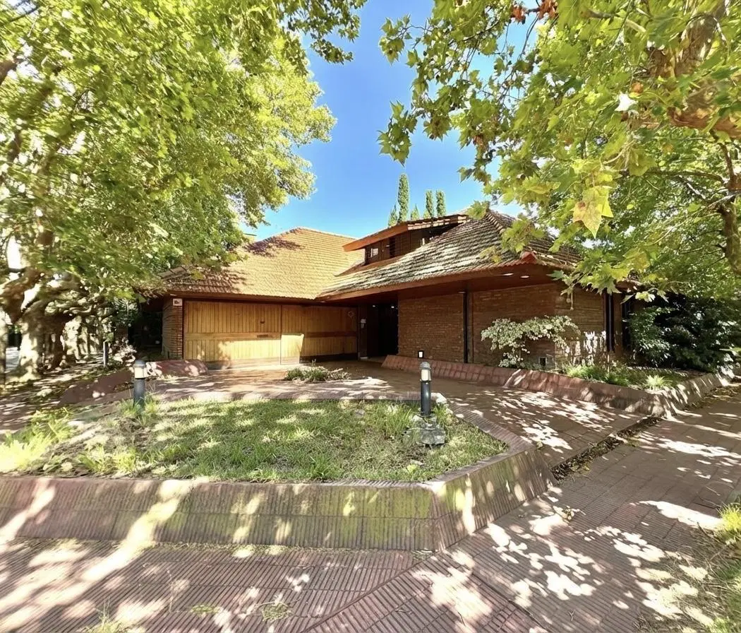 Casa de 4 ambientes más playroom en venta en Martinez 8