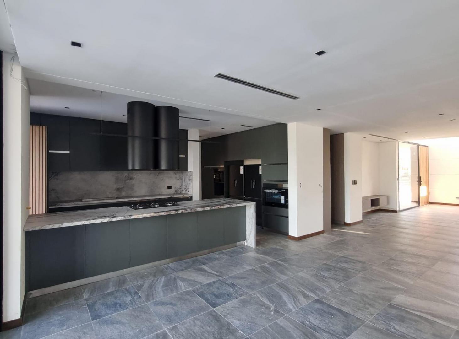 Foto de Casa de 6 ambientes con 4 cocheras en venta en el Yacht, Nordelta, imagen 2