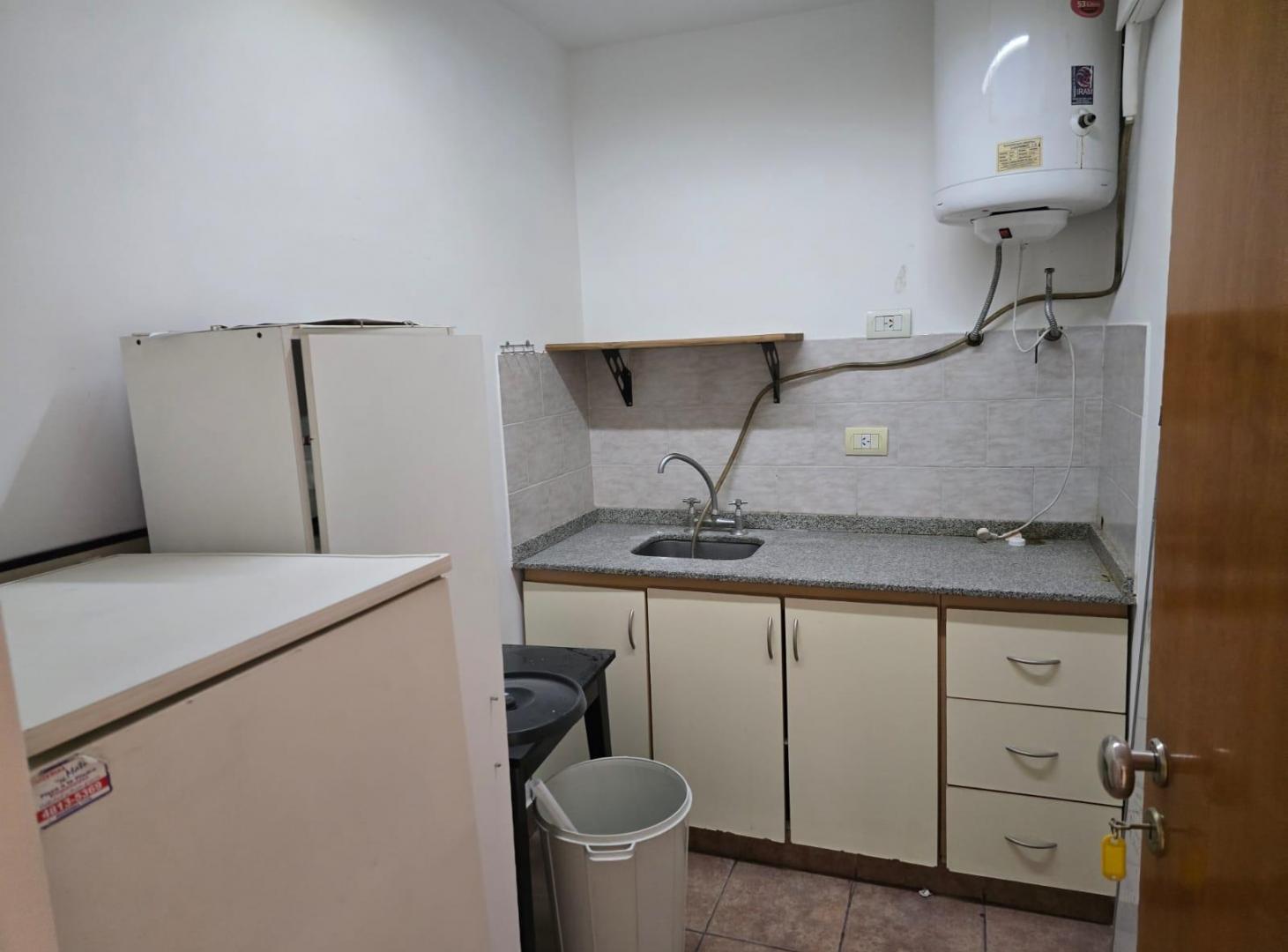 Foto de Oficina de 4 ambientes en alquiler en Recoleta, imagen 2