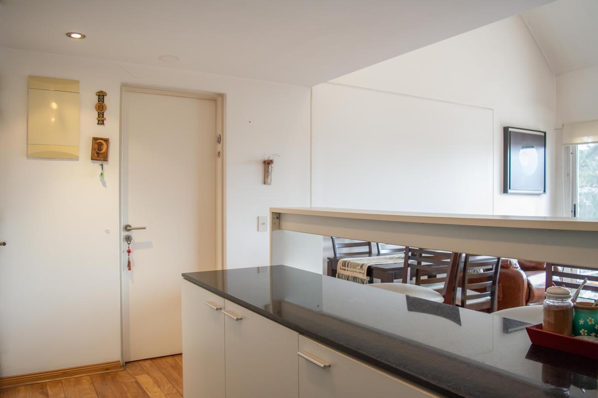 Foto de Departamento de 3 ambientes con cochera en venta en Olivos, imagen 2