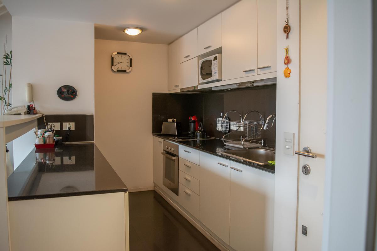 Foto de Departamento de 3 ambientes con cochera en venta en Olivos, imagen 3