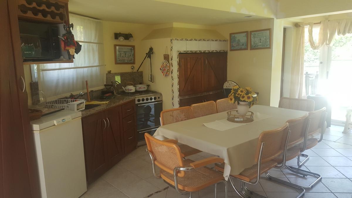 Foto de Casa de 4 ambientes con dependencia de servicio en venta en barrio Loma, imagen 5