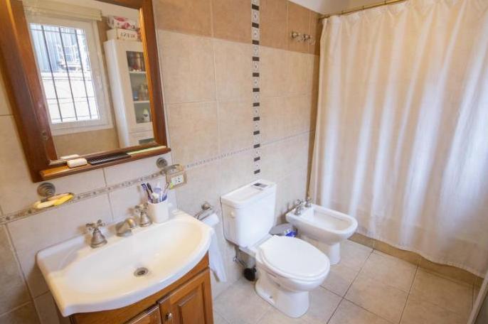 Foto de Casa de 5 ambientes con cochera en venta, en Martínez, imagen 2