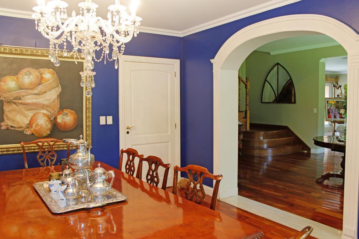 Foto de Casa de 6 ambientes con cocheras y dependencia de servicio en venta en, imagen 1