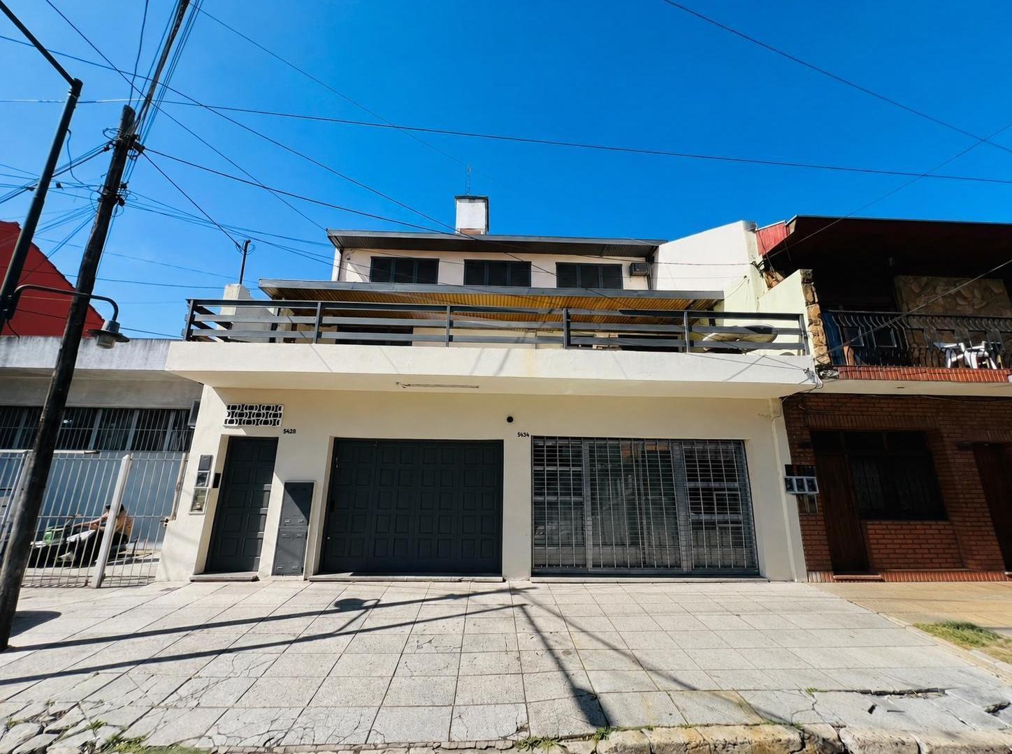 Foto de Venta en Bloque – 2 PH Local Garage en San Isidro, imagen 1