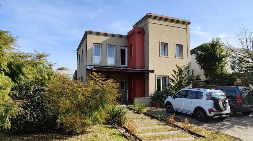 Foto de Casa 5 ambientes en venta en Barrio Cerrado La Damasia, imagen 2