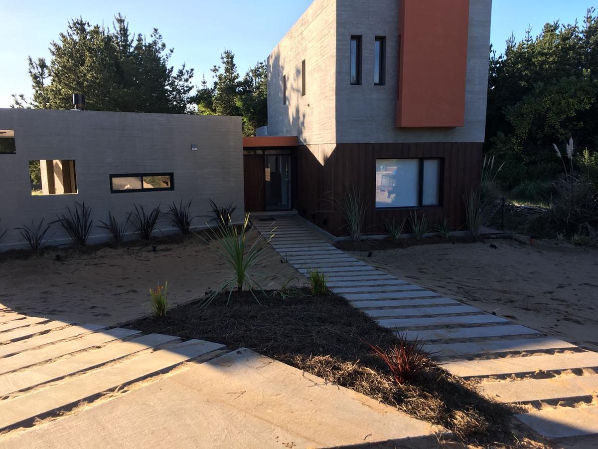 Foto de Casa de 5 ambientes en venta en barrio Costa Esmeralda - Pinamar, imagen 4
