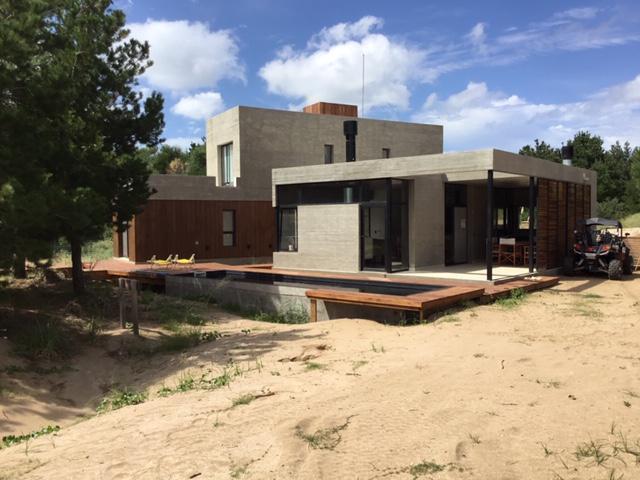 Foto de Casa de 5 ambientes en venta en barrio Costa Esmeralda - Pinamar, imagen 1