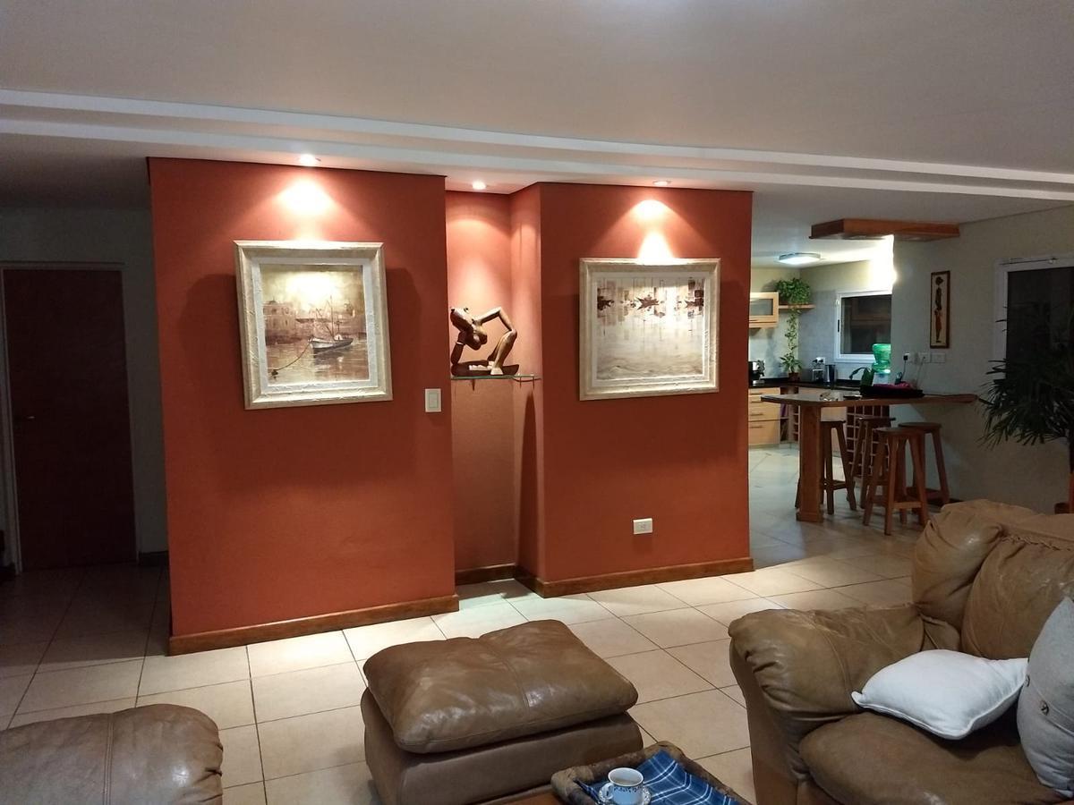 Foto de Excelente casa en venta 5 ambientes con cochera en Santa Maria de los, imagen 3