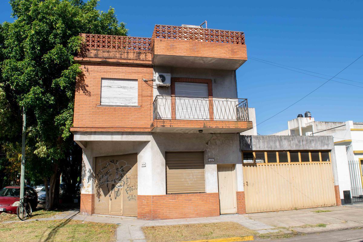 Foto de Casa de 3 ambientes con cochera en venta en Munro, imagen 1