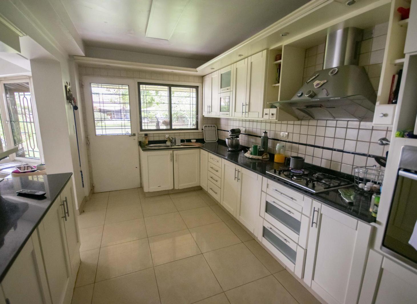 Foto de Casa de 5 ambientes con cochera y dependencia de servicio en venta en, imagen 5