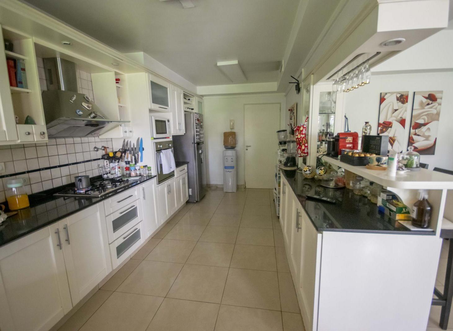 Foto de Casa de 5 ambientes con cochera y dependencia de servicio en venta en, imagen 4