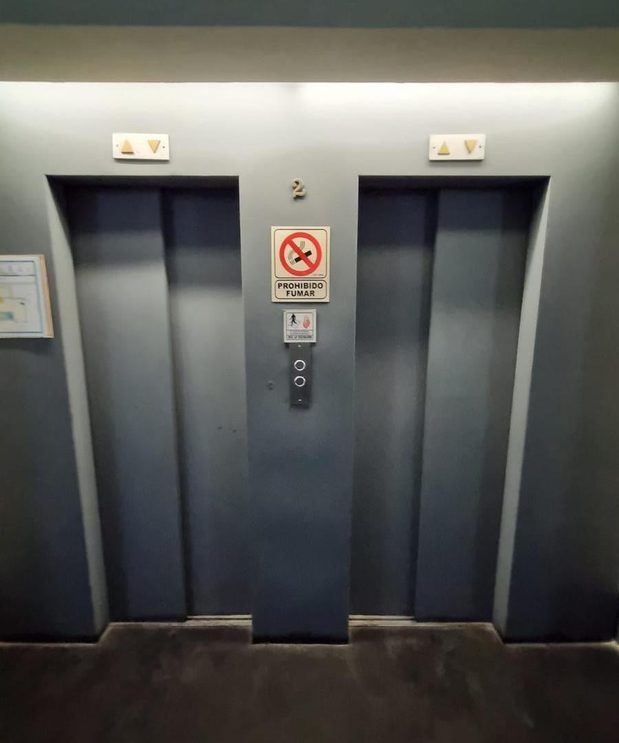 Foto de Oficina de 4 ambientes o posible anteproyecto en venta en Microcentro, imagen 2