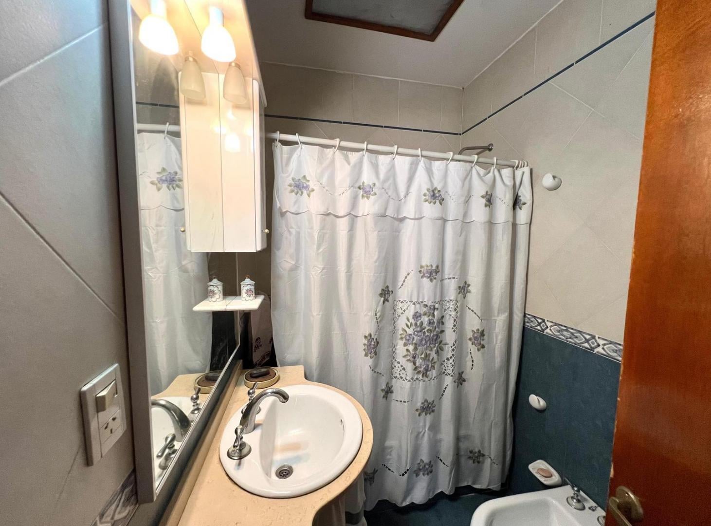 Foto de Casa 4 ambientes 2 cocheras en venta en Beccar, imagen 4