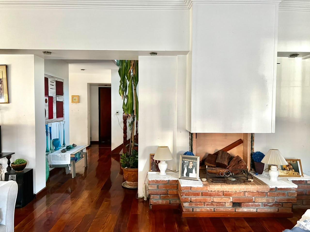 Foto de Casa de 5 ambientes con escritorio y cochera en venta en Martinez, imagen 2