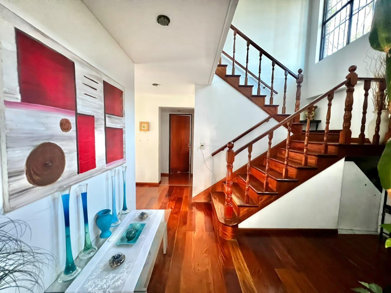 Foto de Casa de 5 ambientes con escritorio y cochera en venta en Martinez, imagen 3