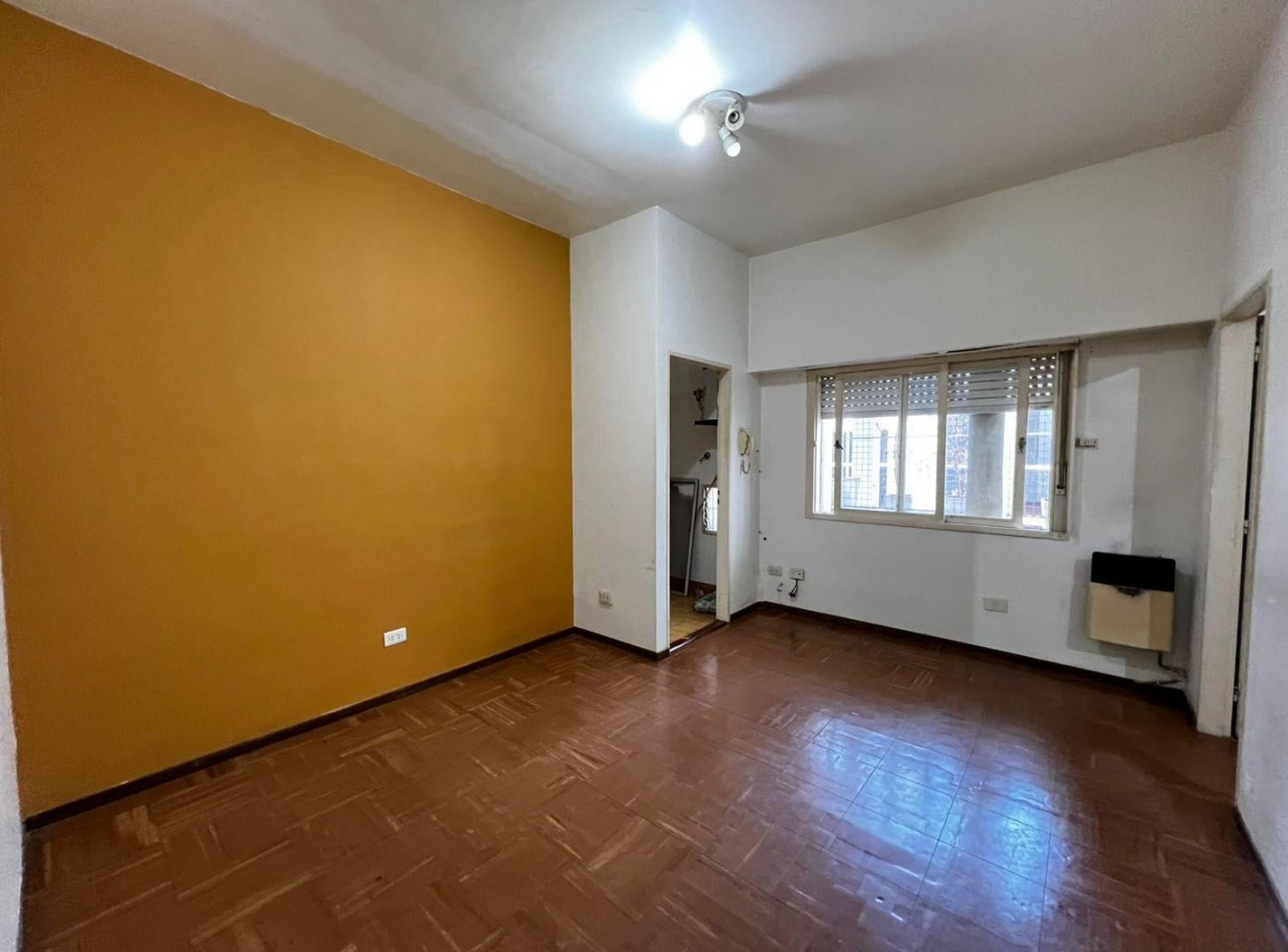 Foto de Departamento de 2 ambientes en primer piso por escalera en alquiler, en, imagen 2