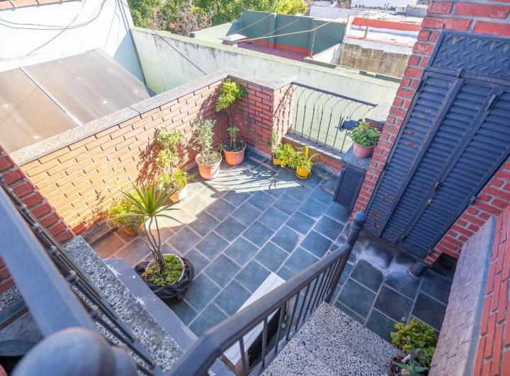 Venta PH 6 ambientes con terraza Parque Chacabuco 1