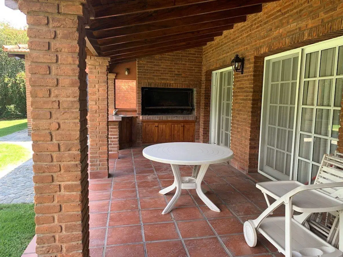 CASA  EN ALQUILER COUNTRY CLUB LOS LAGARTOS PILAR 5