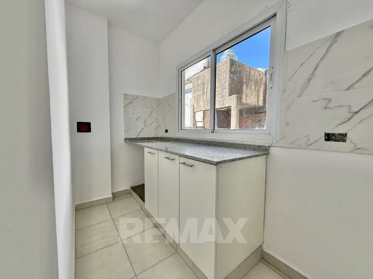 Venta depto 3 ambientes con balcon Pque. Patricios 3