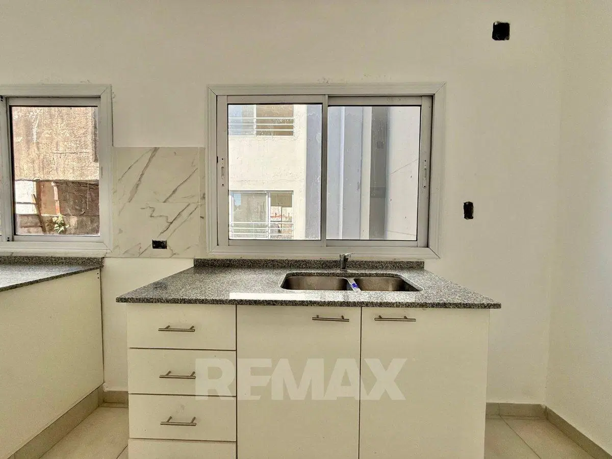 Venta depto 3 ambientes con balcon Pque. Patricios 4