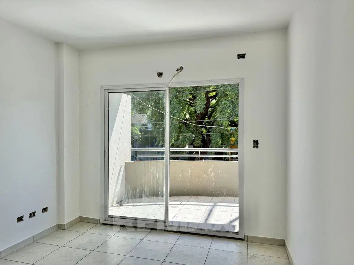 Venta depto 3 ambientes con balcon Pque. Patricios 2
