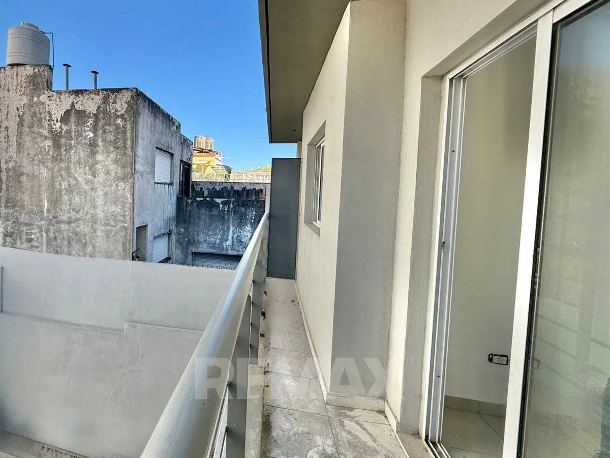 Venta depto monoambiente divisible estrenar balcon 4