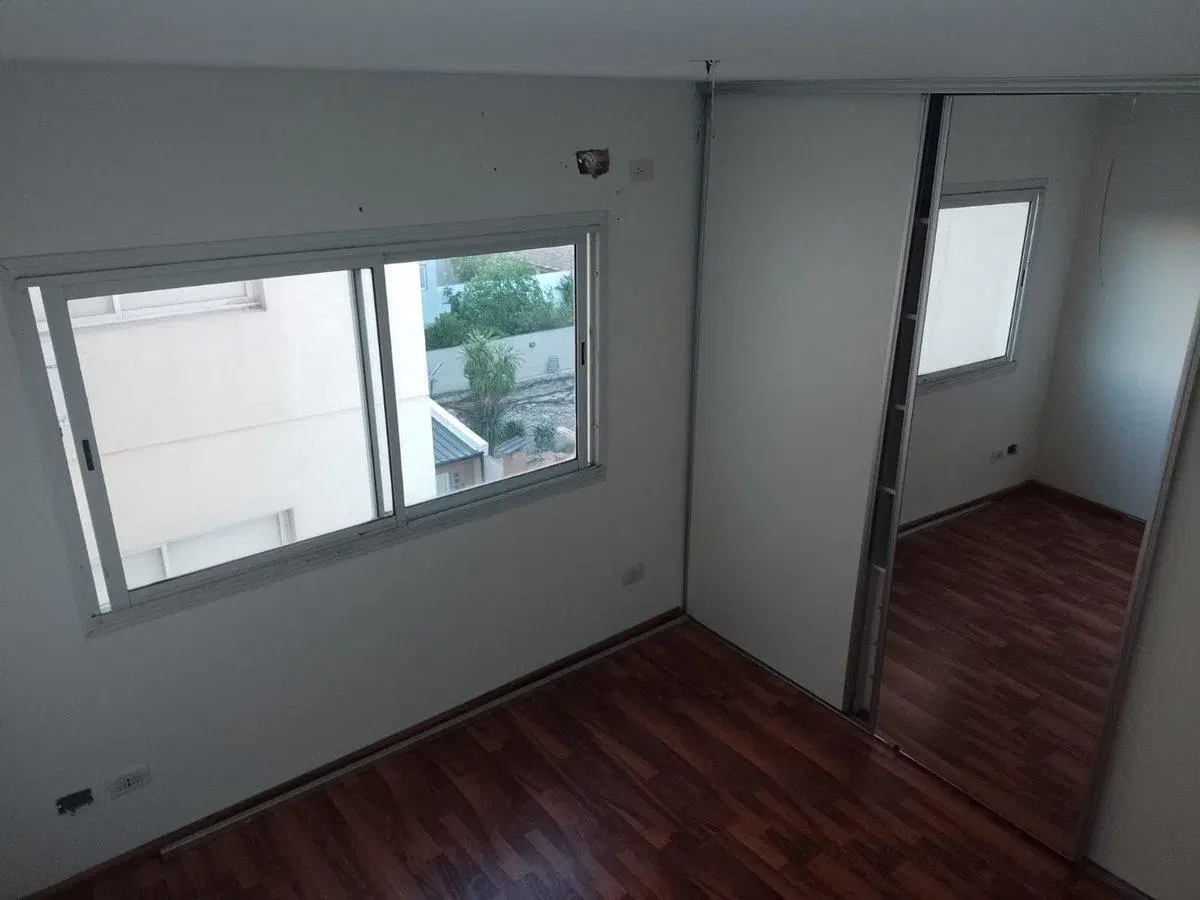 VENTA DEPARTAMENTO 2 AMB CON COCHERA, STOS LUGARES 4