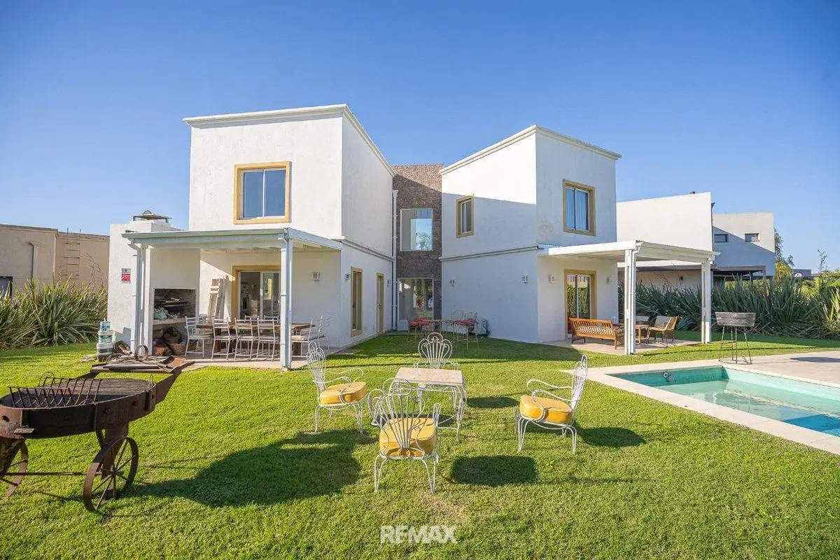 VENTA CASA 5 AMB EL CANTON PUERTO AMOBLADA PILETA 4