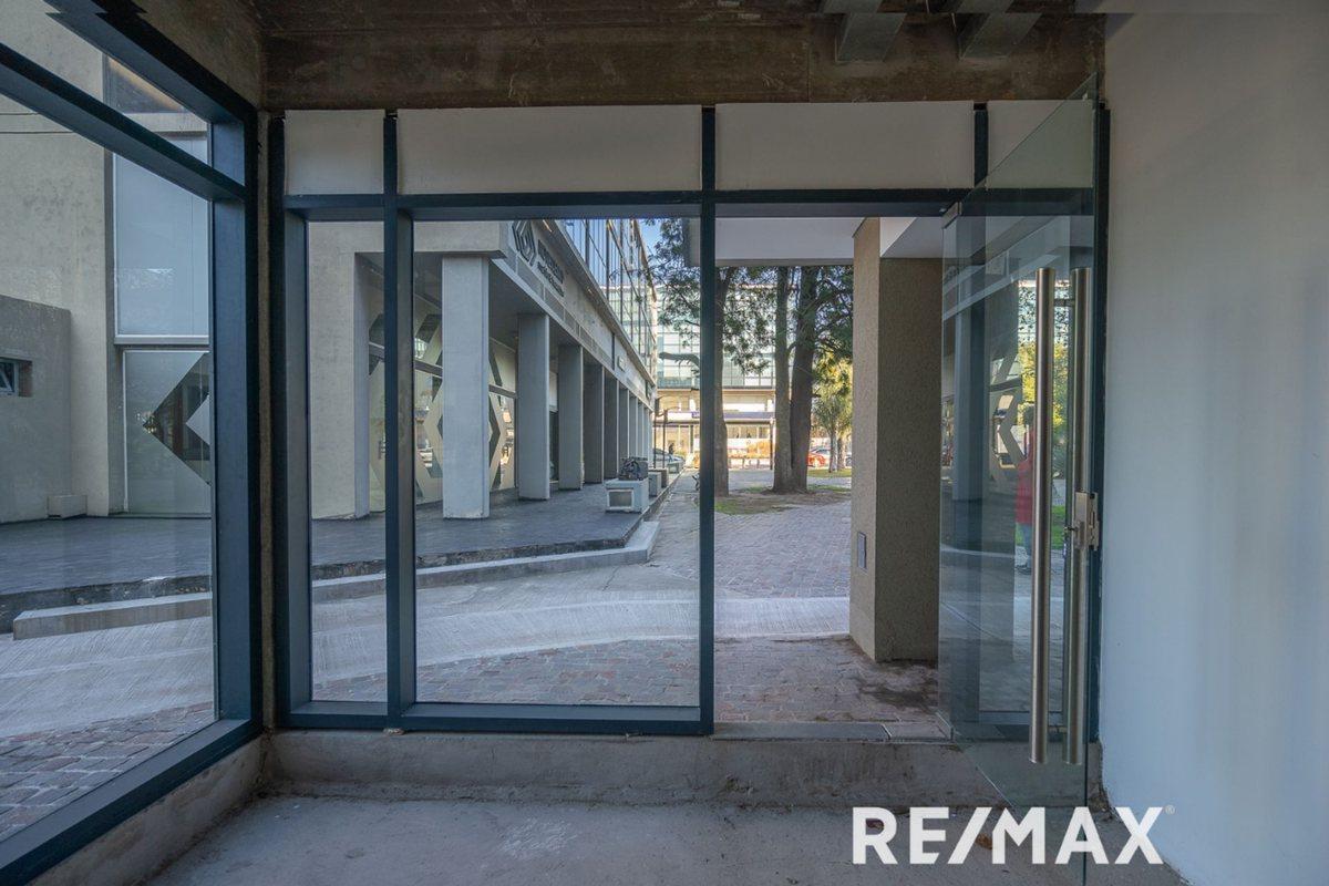Venta Local Comercial 40m2-PB-Agora 1-km 46 Pilar