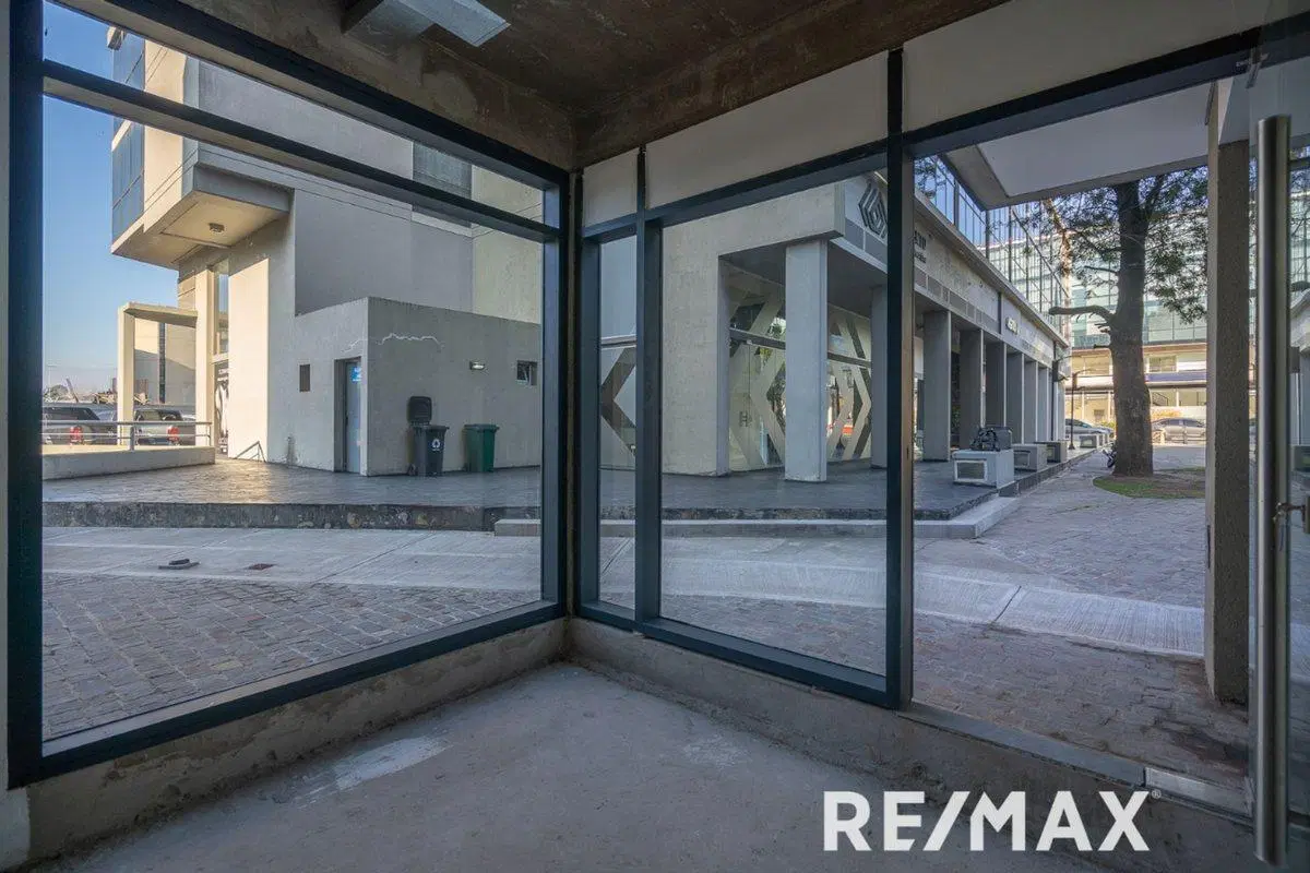 Venta Local Comercial 40m2-PB-Agora 1-km 46 Pilar 3
