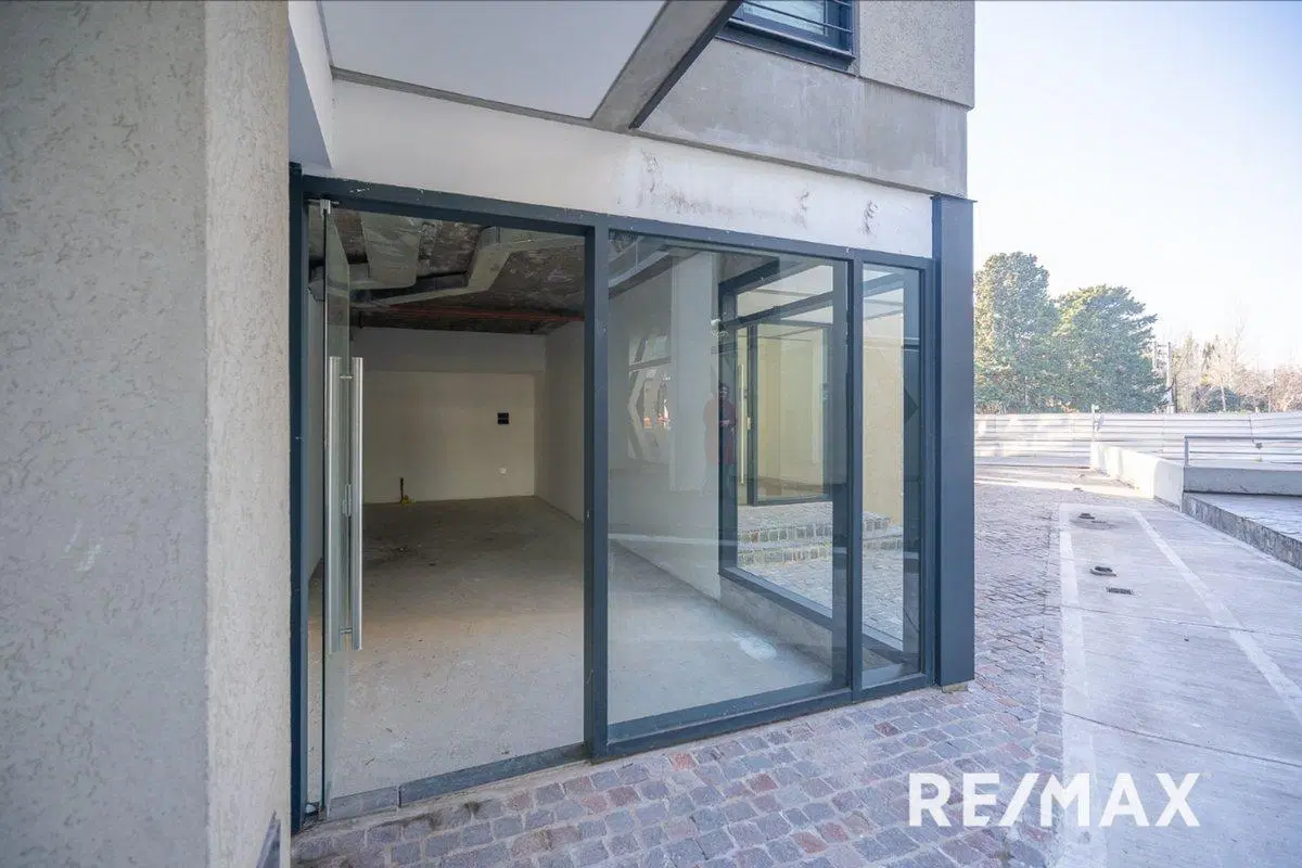 Venta Local Comercial 40m2-PB-Agora 1-km 46 Pilar 2