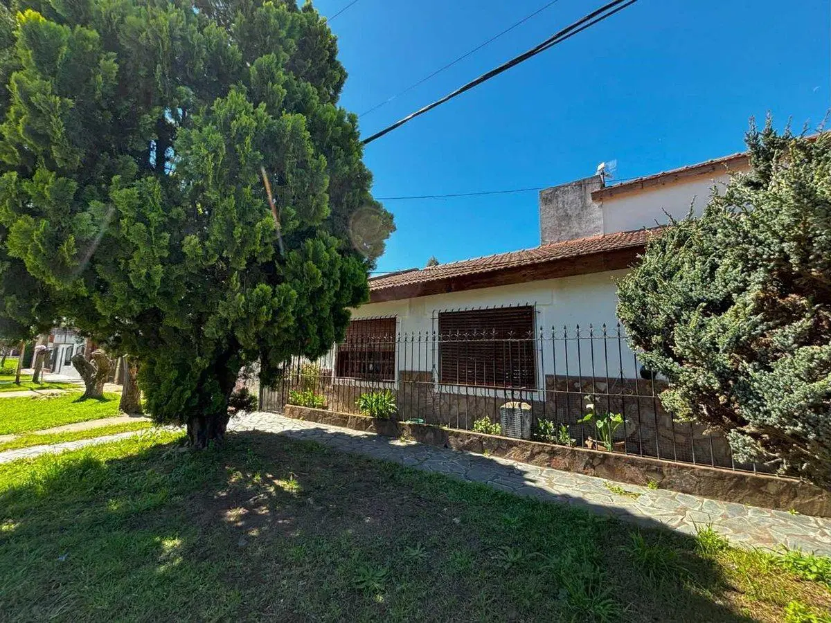 VENTA CASA GRAL RODRIGUEZ CASCO CHICO PERMUTA 3