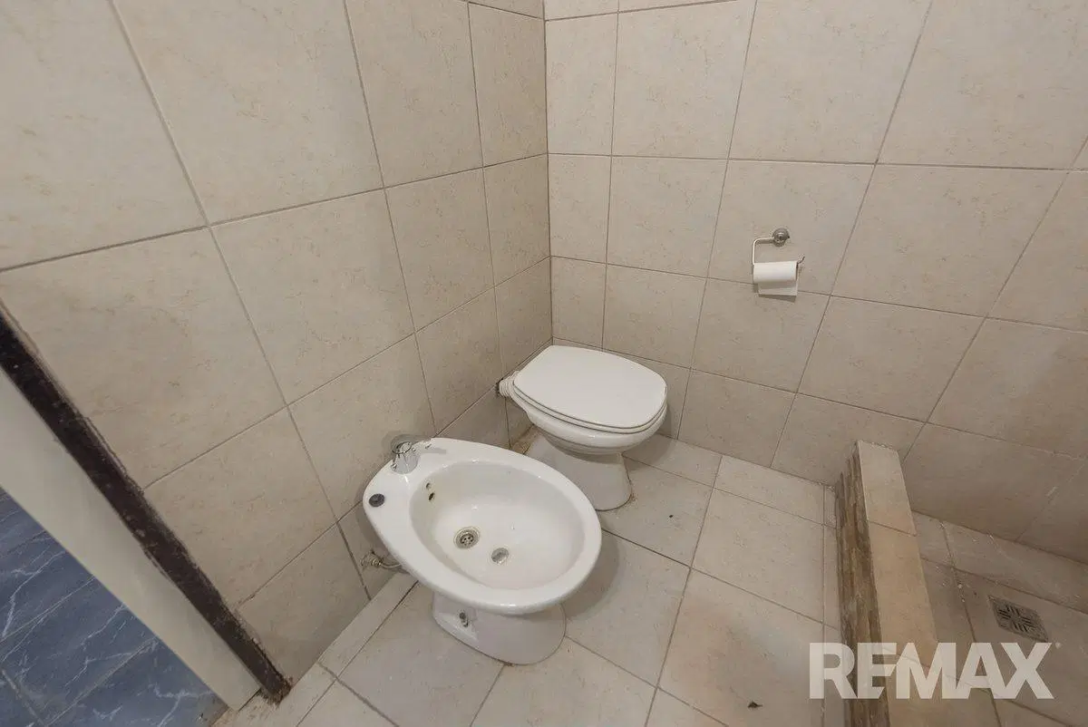 VENTA CASA CON 2 DUPLEX EN  MERLO NORTE 4
