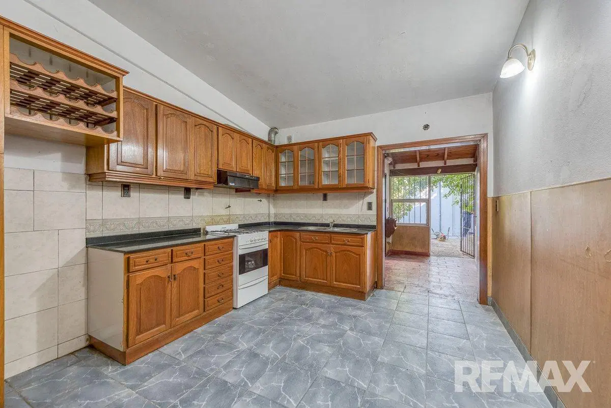 VENTA CASA CON 2 DUPLEX EN  MERLO NORTE 3