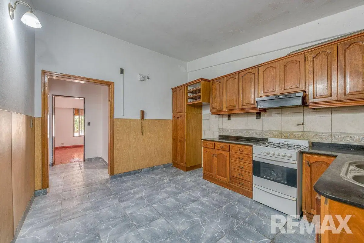 VENTA CASA CON 2 DUPLEX EN  MERLO NORTE 5