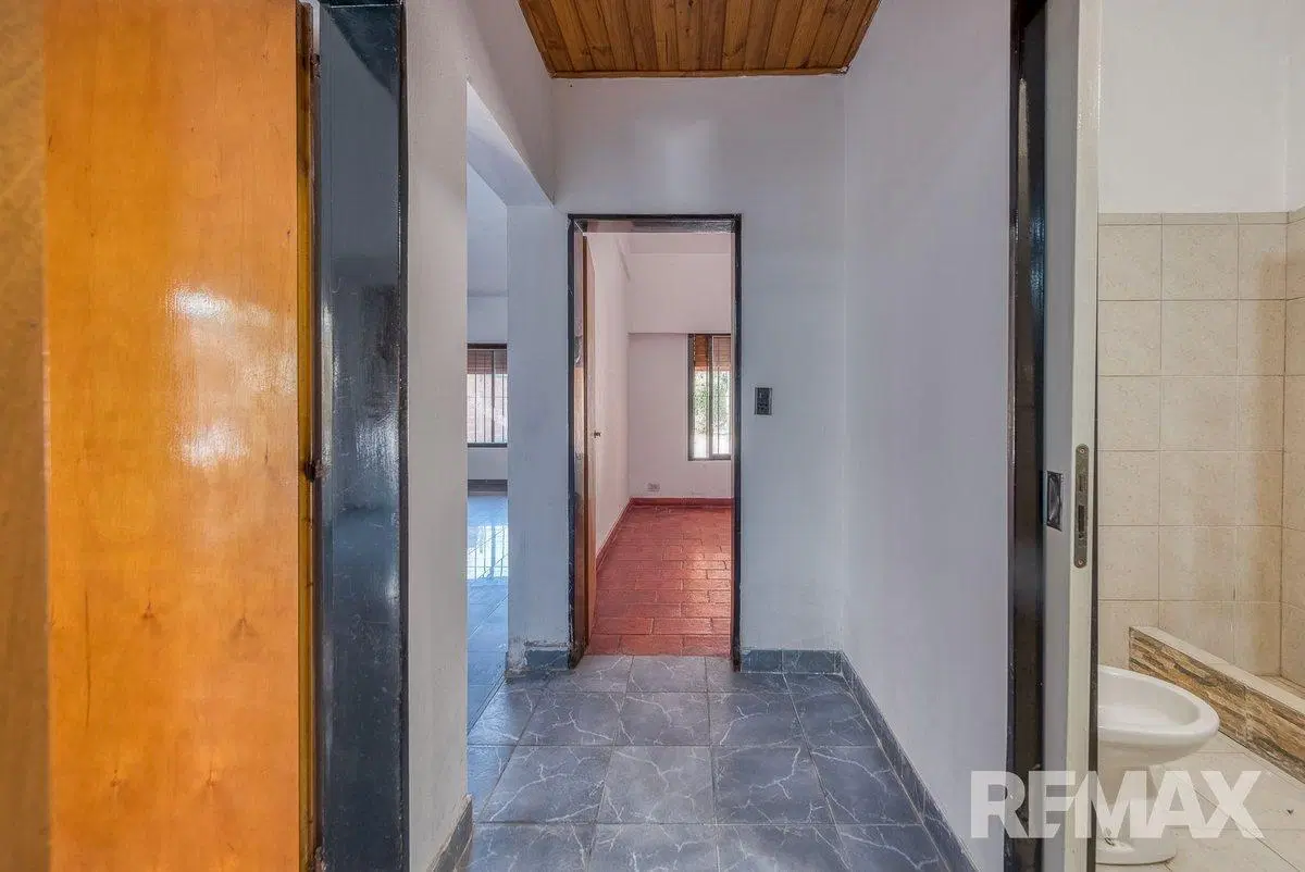 VENTA CASA CON 2 DUPLEX EN  MERLO NORTE 2