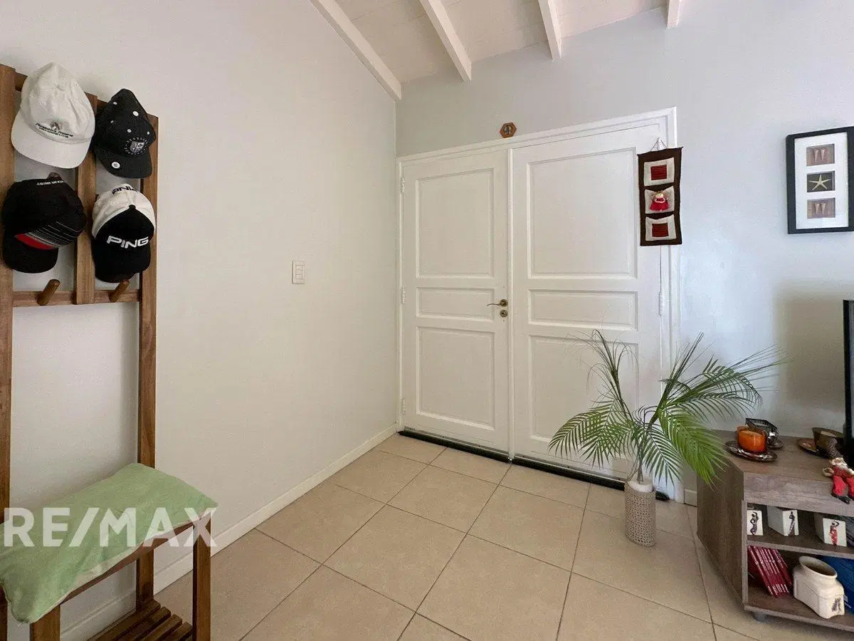 CASA EN VENTA 6 AMBIENTES CON PILETA, LOS LAGARTOS 2